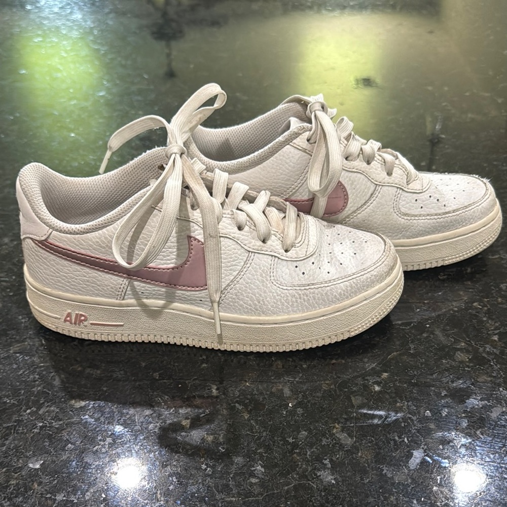 Nike Air Force 1 Low Sneakers - Cream with Pink Swoosh